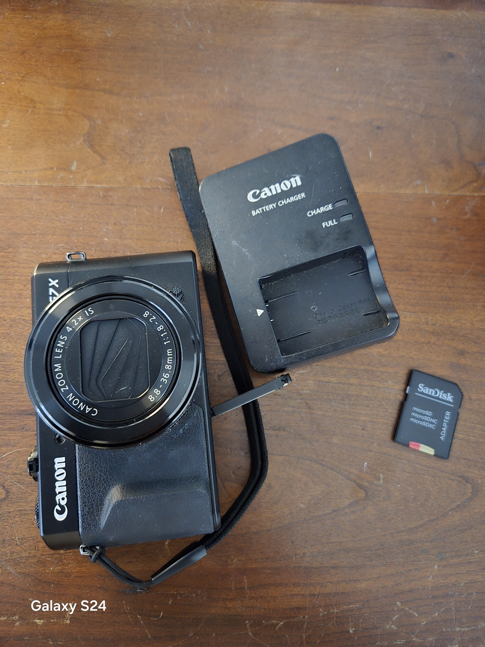 Canon PowerShot Compact Digital Camera in Black - Picture 3 of 10